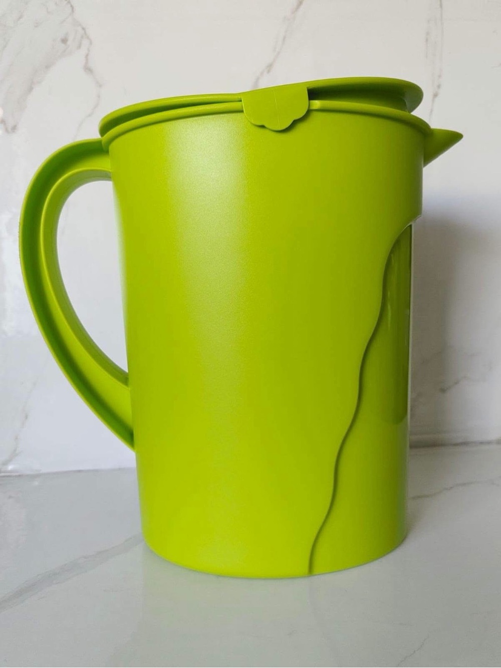 Tupperware Beautiful Jumbo Expression Pitcher 1 Gallon 3.7L